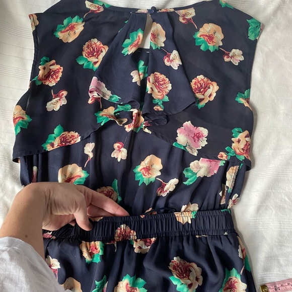 Open Back Romper. Excellent condition - Picture 2 of 8